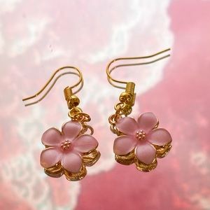 HANDMADE pink flower earrings 🌸